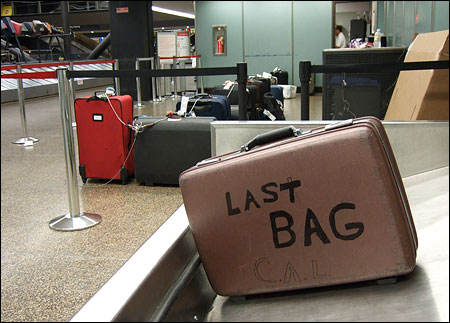 Куда попадает потерянный в аэропорту багаж